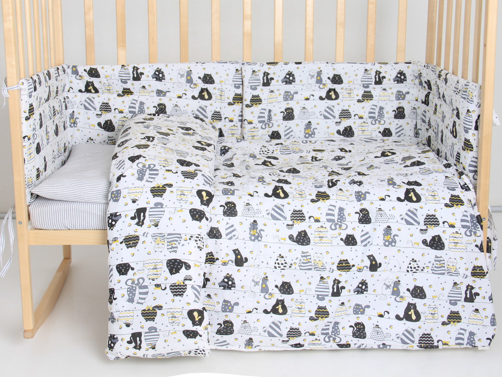 картинка Набор в кроватку: КПБ и бампер 35см "Коты" НБ-К от магазина Одежда+