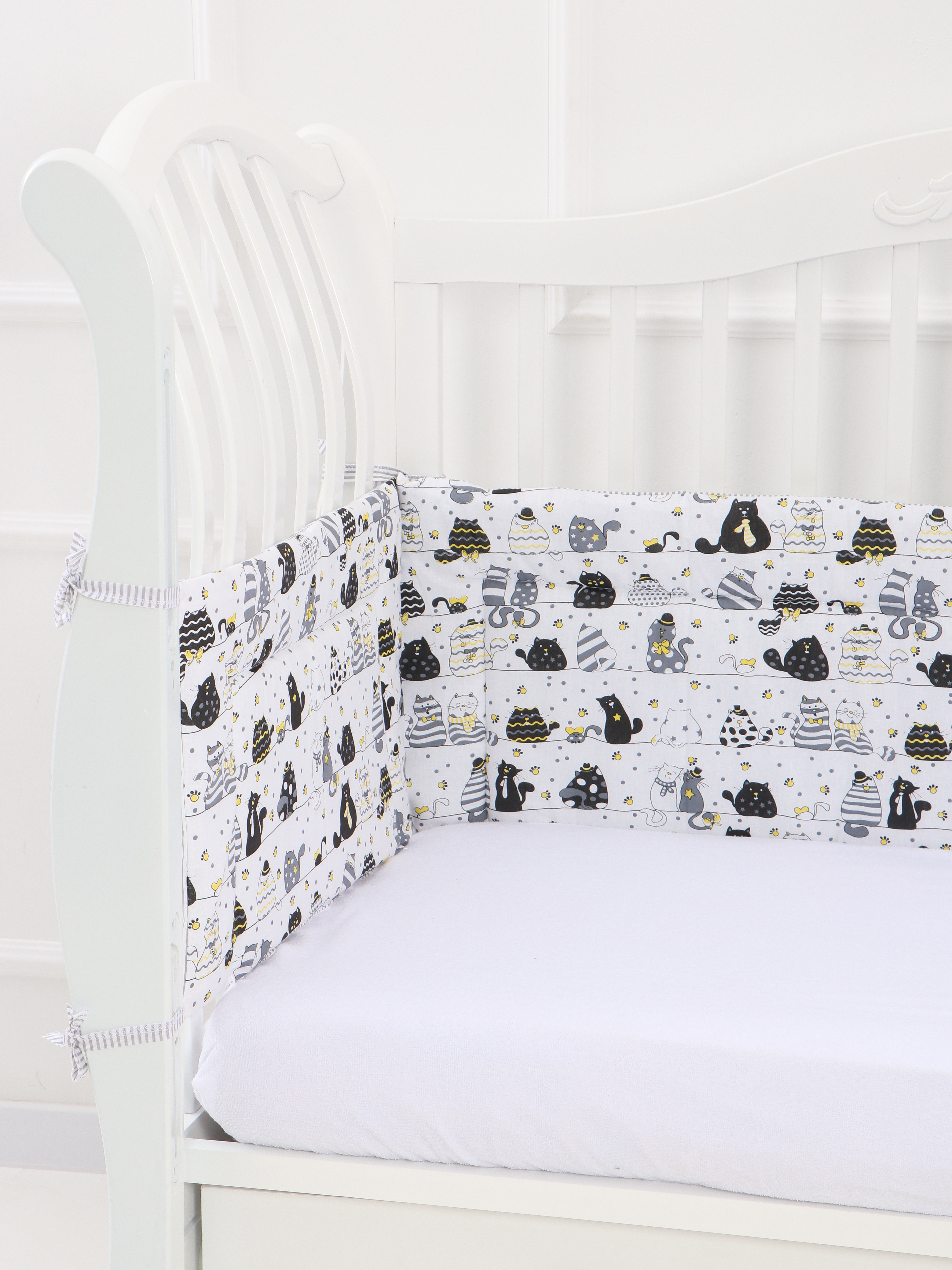 картинка Бортик в детскую кроватку "Котики на белом" БРК-35/котики на белом от магазина Одежда+